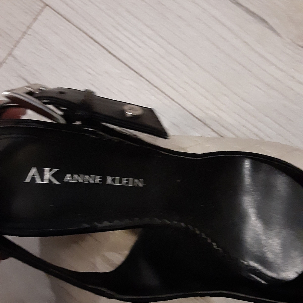 Shoes - Picture 8 of 10